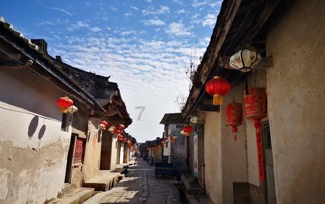 飞跃沙丘的小球