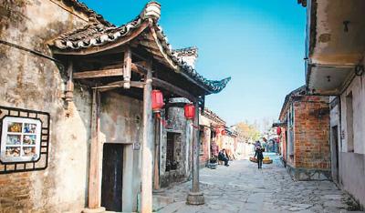 标准笼式足球场补助15万元 标准灯光篮球场补助8万元