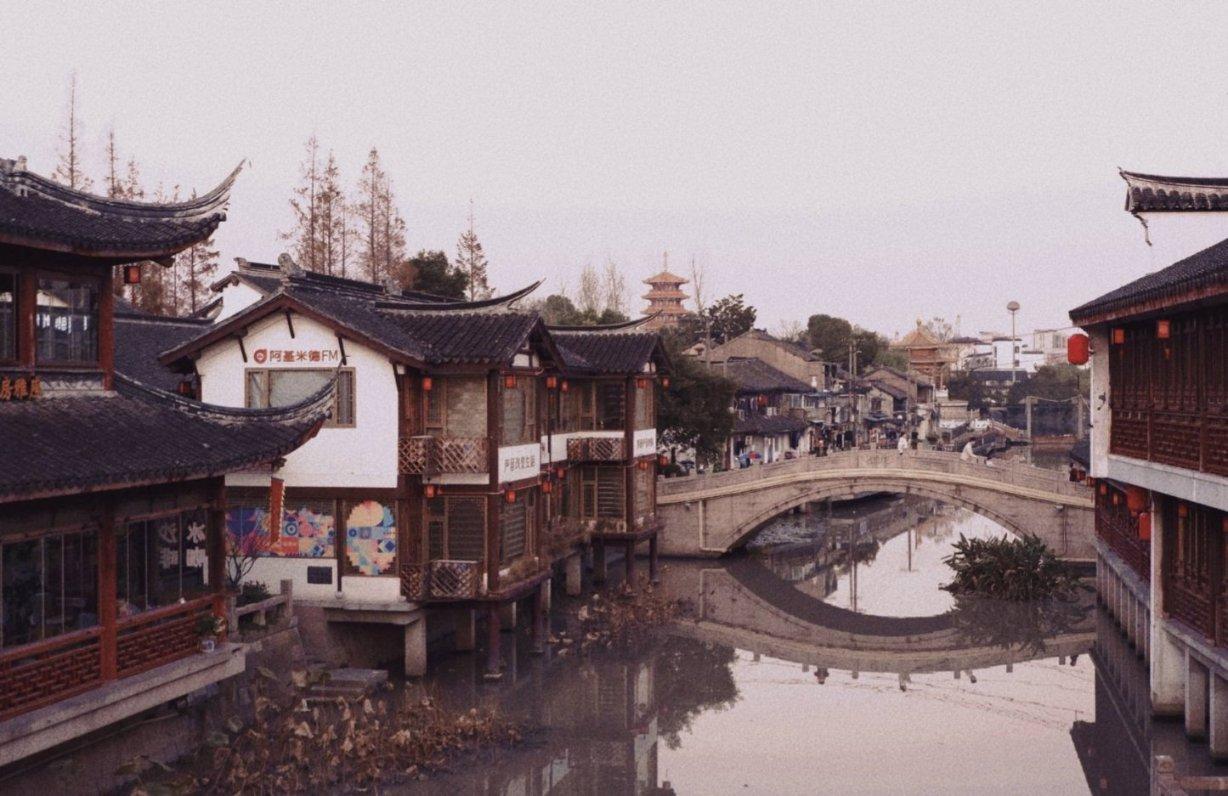 逃出足球场